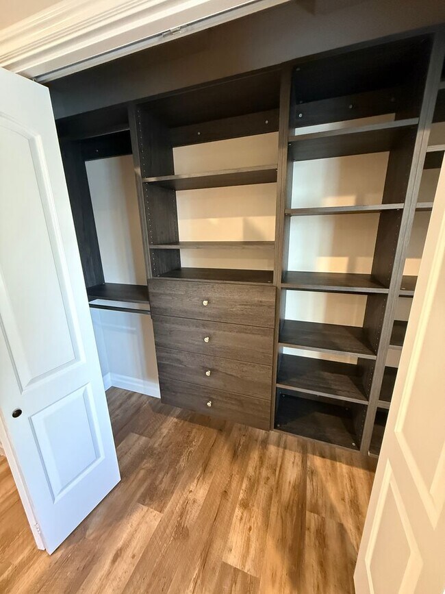 Building Photo - POULSBO - BEAUTIFUL AND BRANDNEW 1 BED 1 BATH