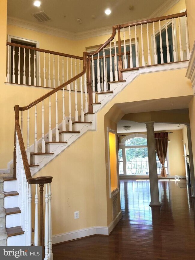 Building Photo - 12303 Greenbriar Branch Dr
