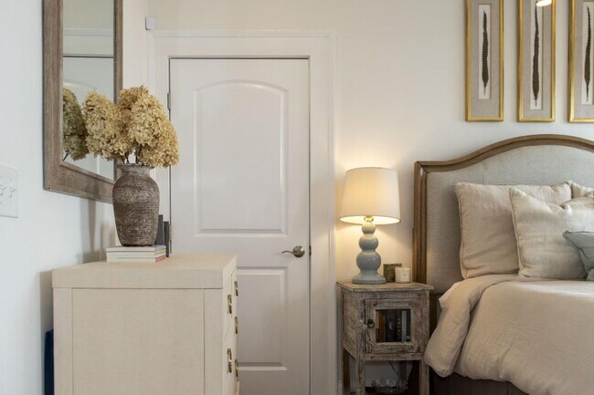 Building Photo - 801 Durant Pl NE