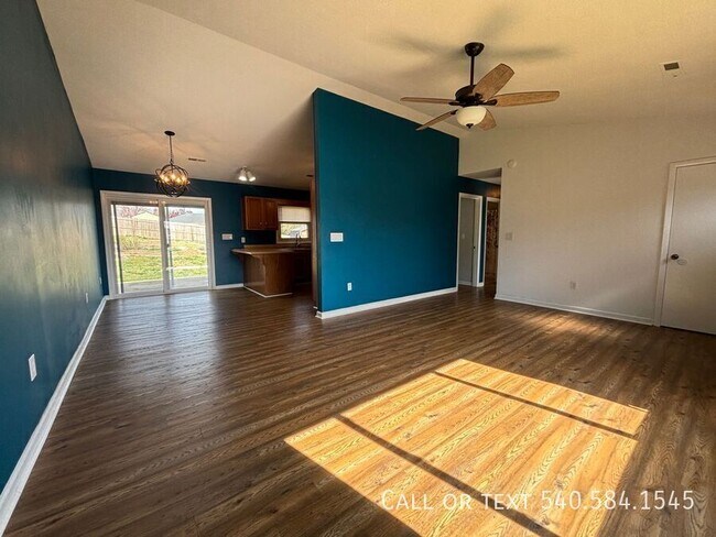 Building Photo - 3615 Ellen Dr