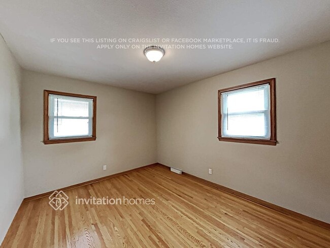 Building Photo - 3015 Dakota Ave S