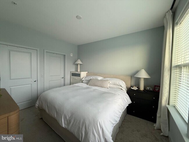 Building Photo - 15250 Siesta Ky Way