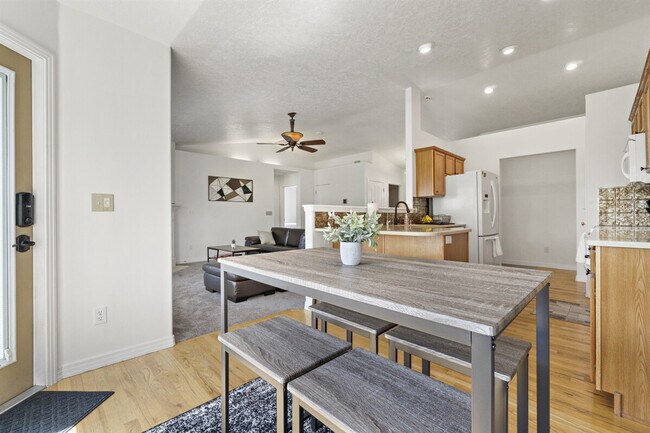 Building Photo - 9297 W Calico St