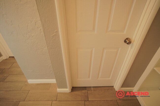 Building Photo - 3-Bedroom Home In East Bakersfield!