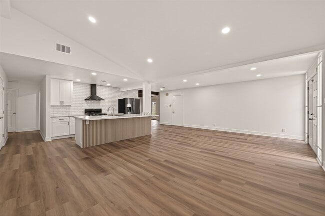 Building Photo - 5503 Jason St