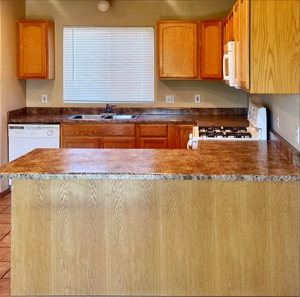 Building Photo - 995 N Boulder Ct