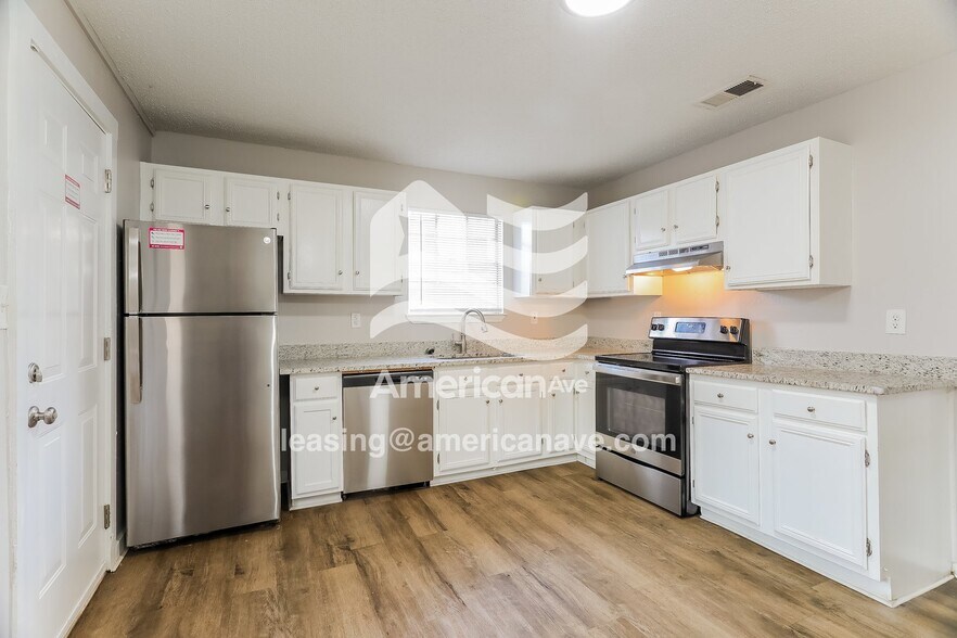 Building Photo - 1049 Northwood Dr