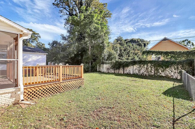 Building Photo - 2016 Brewton Dr