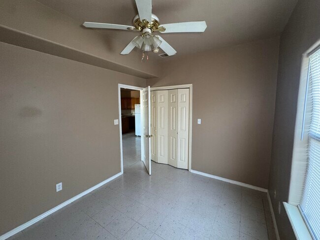 Building Photo - 4502 Llano Rd