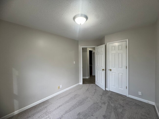Building Photo - Single Family Home in Clarksville