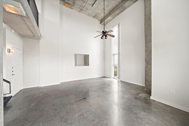Building Photo - 2000 Bagby St