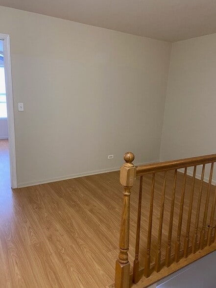 Loft - 143 Springbrook Trl S