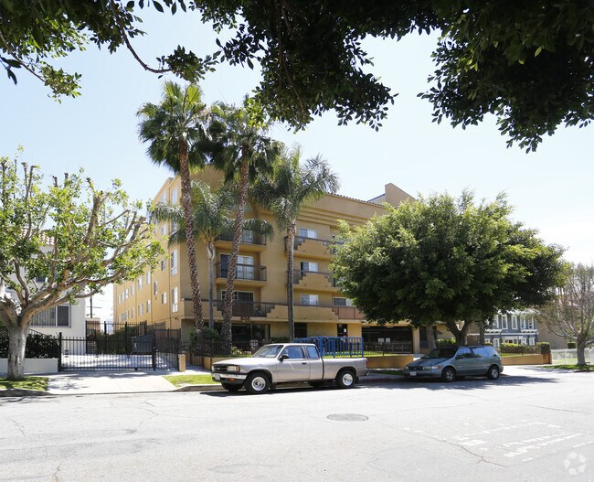 Building Photo - 836 S Berendo St