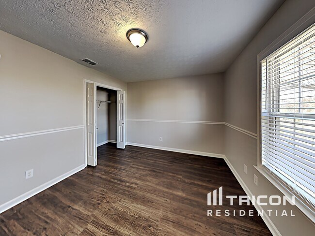 Building Photo - 603 Hounds Run