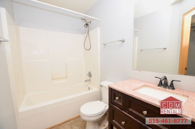 Building Photo - Wonderful DSM Ranch Home