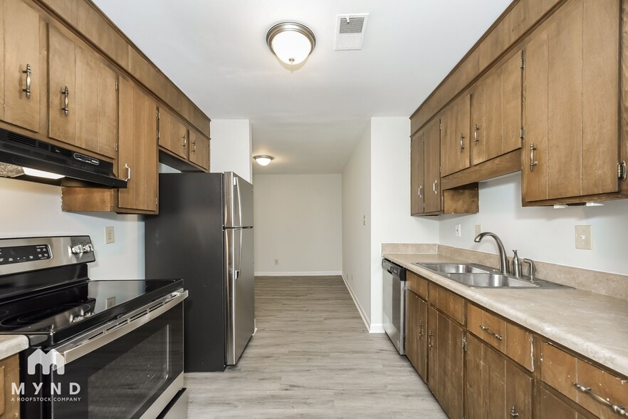 Building Photo - 6208 Stoneyridge Dr