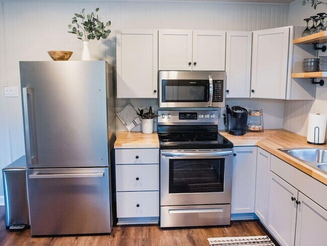 Building Photo - 3480 Johan Blvd