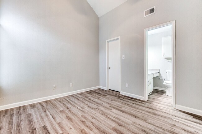 Building Photo - Peaceful Living in Champions — 2 Bed Deal ...