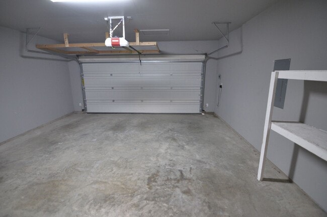 Building Photo - Amazing home ready to move in!