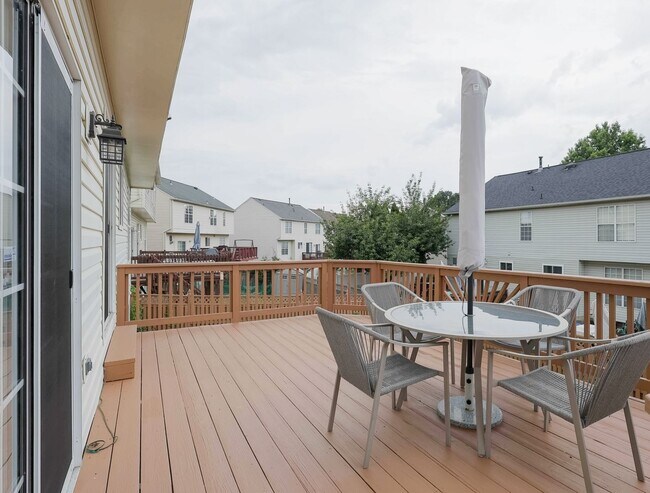 Building Photo - Beautiful 4 BR/3.5 BA Single-Family Home i...