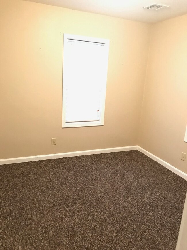 Building Photo - 1 Bedroom, 1 Bathroom House