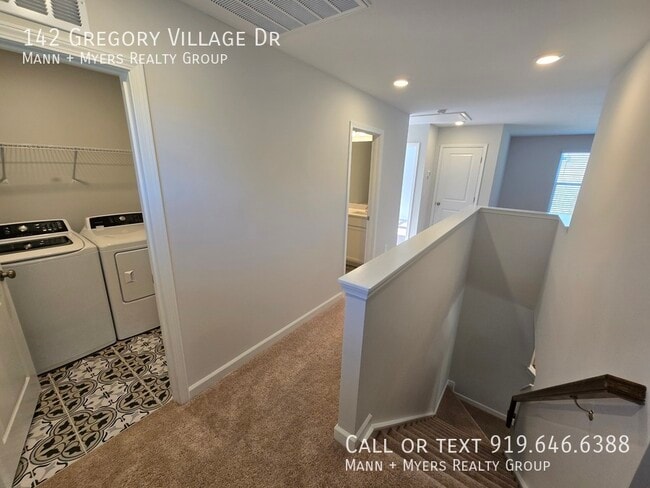 Building Photo - 142 Gregory Vlg Dr