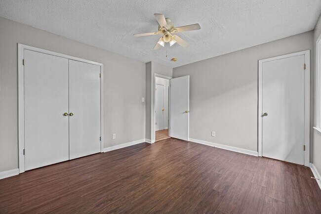 Building Photo - 3 Bedroom 2 Freshly Remodeled Bathrooms