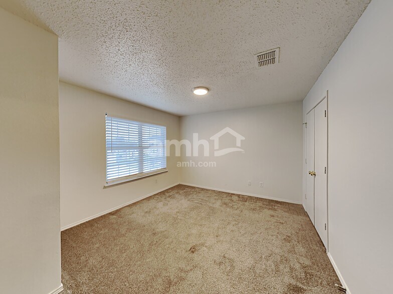 Building Photo - 6803 Lake Jackson Dr