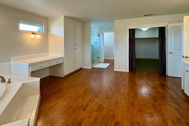 Building Photo - 1876 Heritage Way