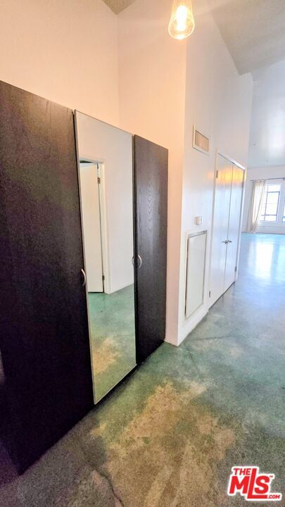 Building Photo - 849 S Broadway