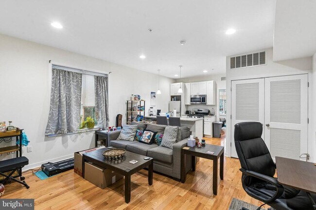 Building Photo - 925 N 20th St