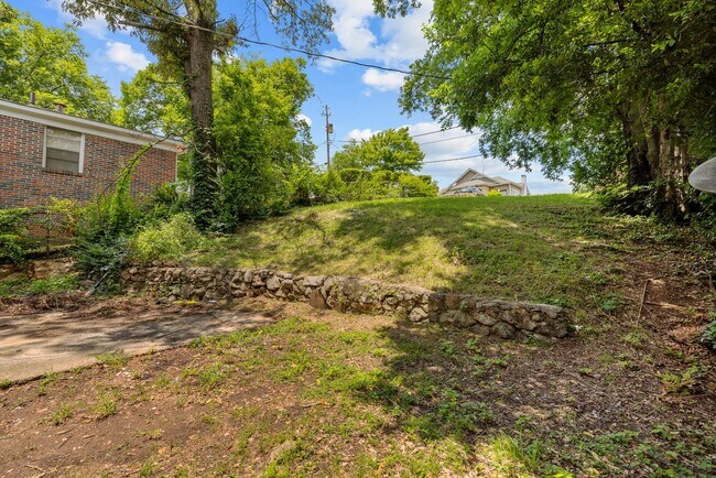 Building Photo - Charming 4 Bedroom, 2 Bathroom house