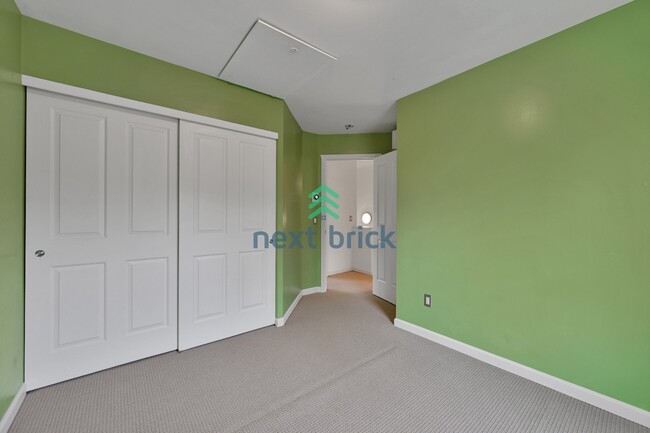 Building Photo - Live Easy in This Beautiful 2-Bedroom Condo