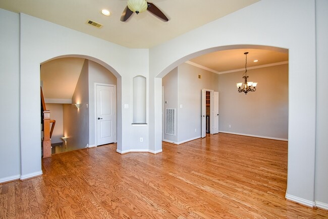 Building Photo - 5615 Winsome Ln