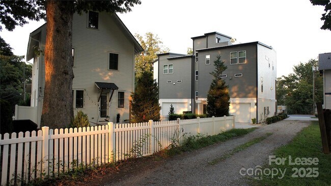 Building Photo - 2014 Rozzelles Ferry Rd