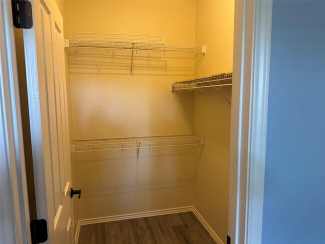 Building Photo - 8415 Clover Leaf Dr