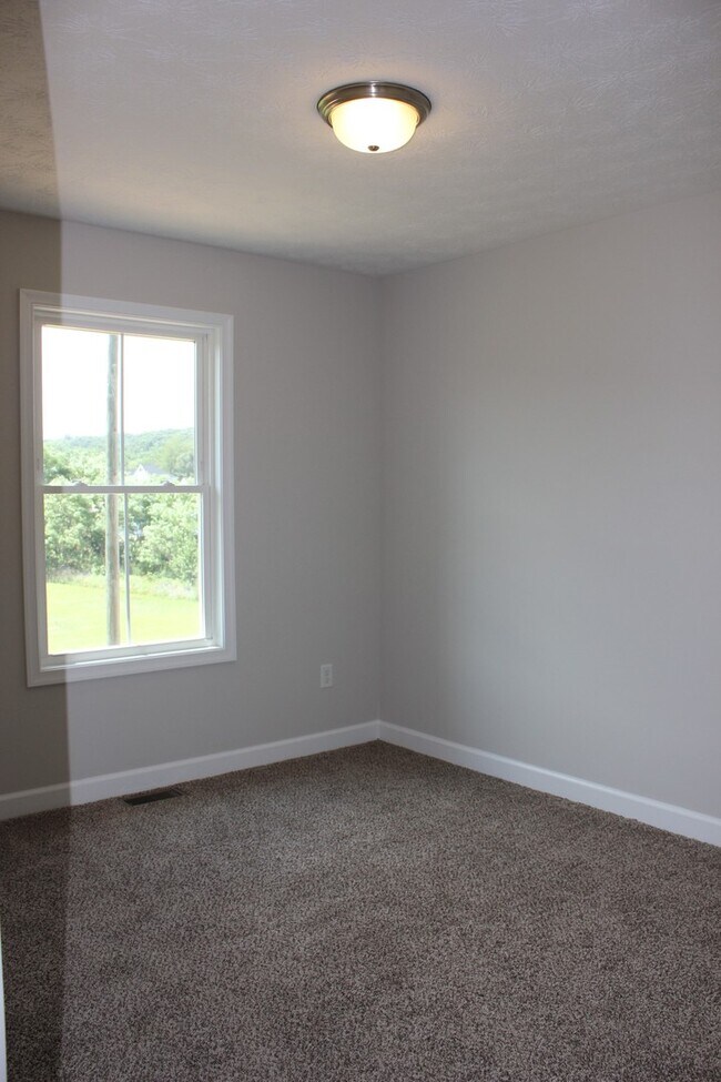Building Photo - 163 Cedar Point Ln