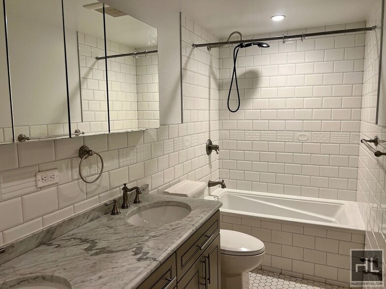 Building Photo - 4BR 3BA Historic Limestone Duplex In Crown...