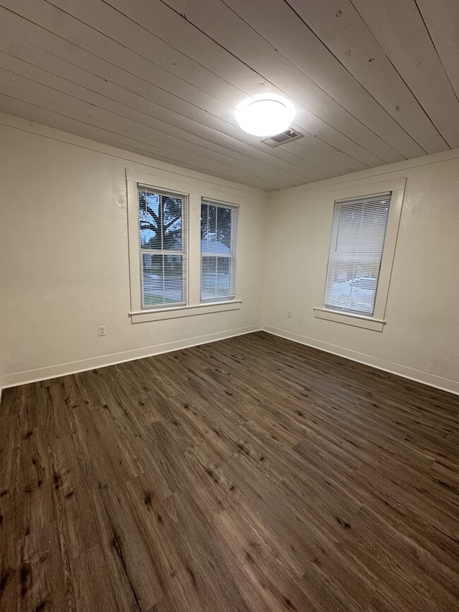 Building Photo - 151 Louisa Blvd