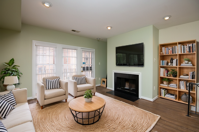 Primary Photo - Beautiful Dupont Circle condo 2 Bed / 1.5 ...