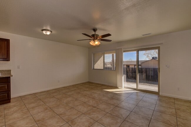 Building Photo - 3027 N Corrine Dr