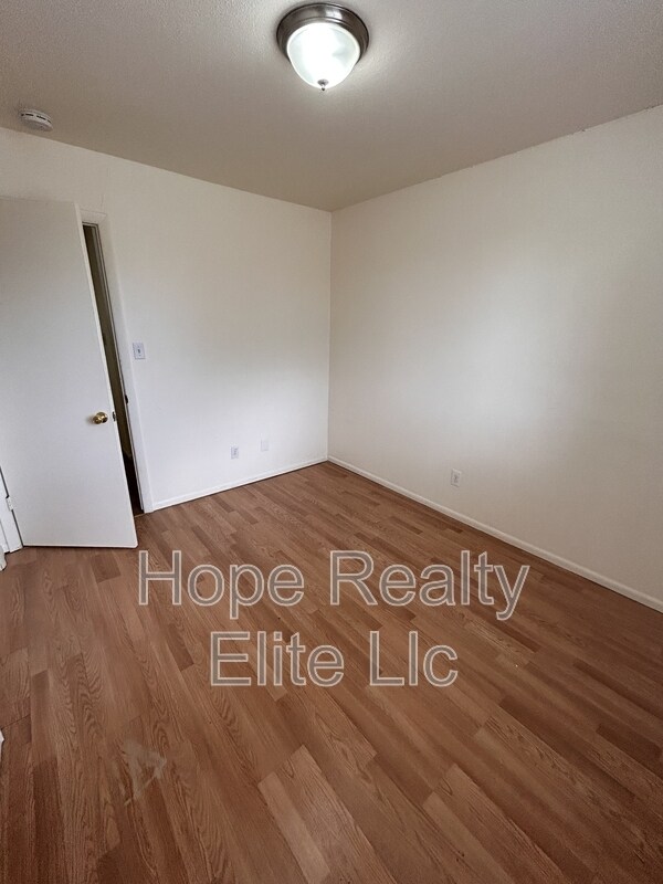 Building Photo - 334 Fairway S