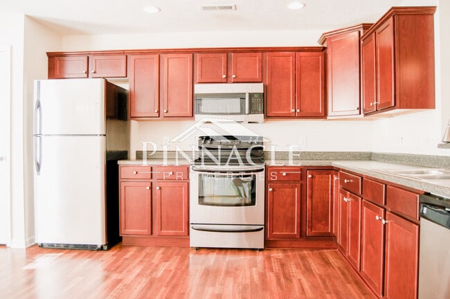 Kitchen - 106 Colonnade St