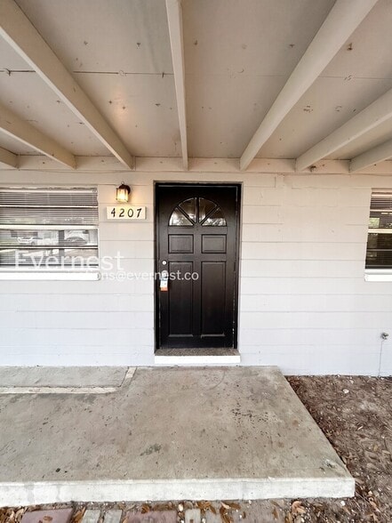 Building Photo - 4207 E Sandalwood Cir S