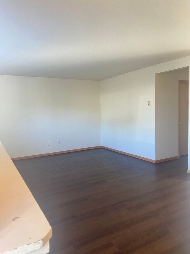 Building Photo - 212 Quinella St