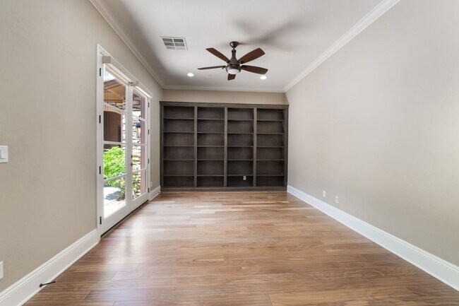 Building Photo - Elegant model home at Club Madeira!