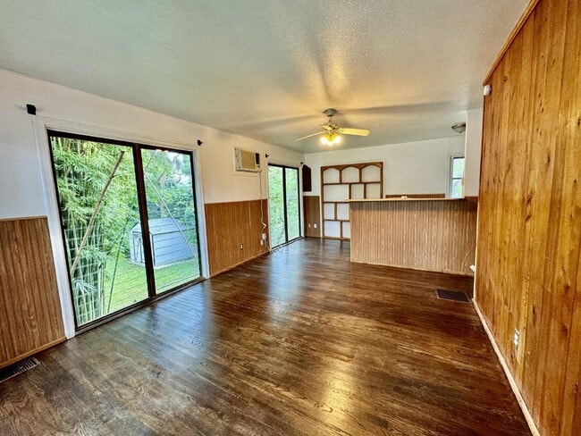 Building Photo - 1/1 Available for Rent in Riverside