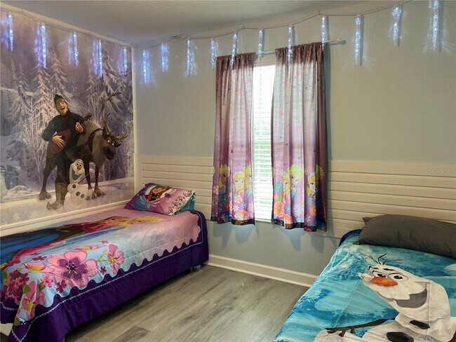Building Photo - 4715 Sleepy Hollow Dr