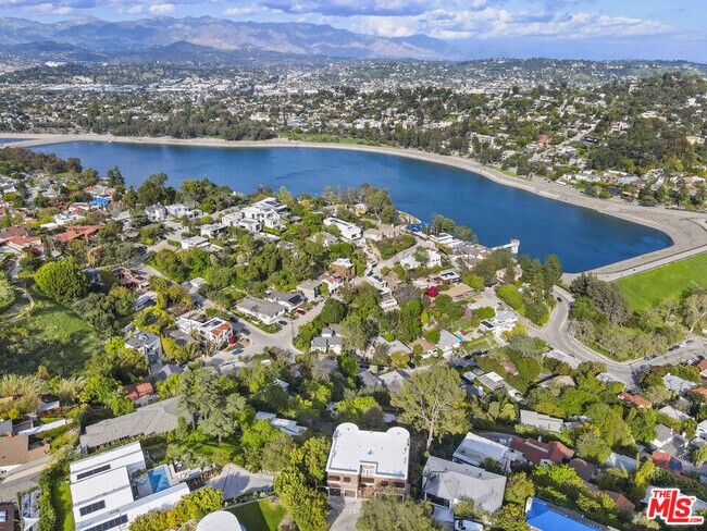 Building Photo - 1850 San Jacinto St