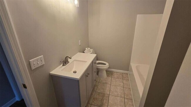 Building Photo - 3025 Mangum Dr